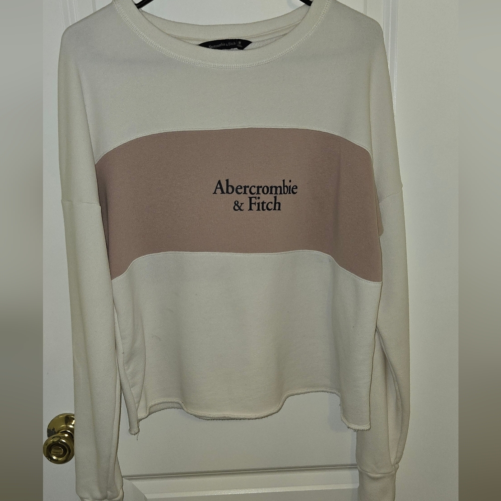 Abercrombie & Fitch White Sweater And Black Skinny Jeans